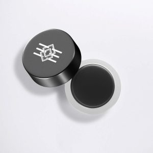 Essential Wonder Eyeliner mit feiner Spitze für präzise, tiefschwarze Lidstriche und langanhaltendes Augen-Make-up